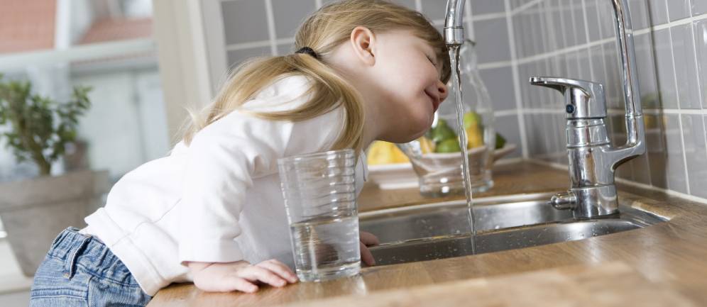 bere acqua dal rubinetto con il giusto residuo fisso